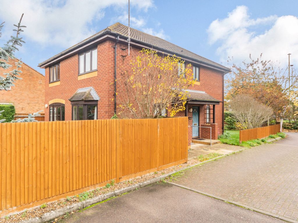 4 bed detached house for sale in The Dumbletons, Maple Cross