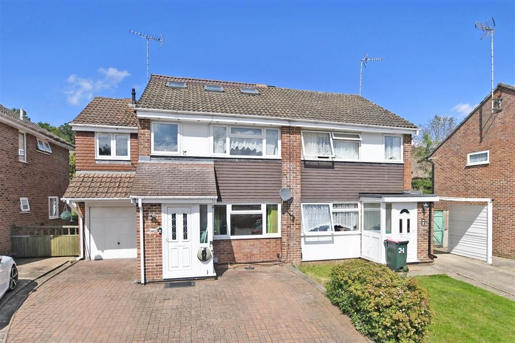 5 bed semidetached house for sale in Woburn Road, Crawley, West Sussex