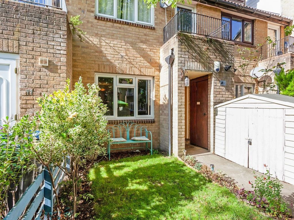 1 bed for sale in Thorburn Way, Colliers Wood SW19, £260,000