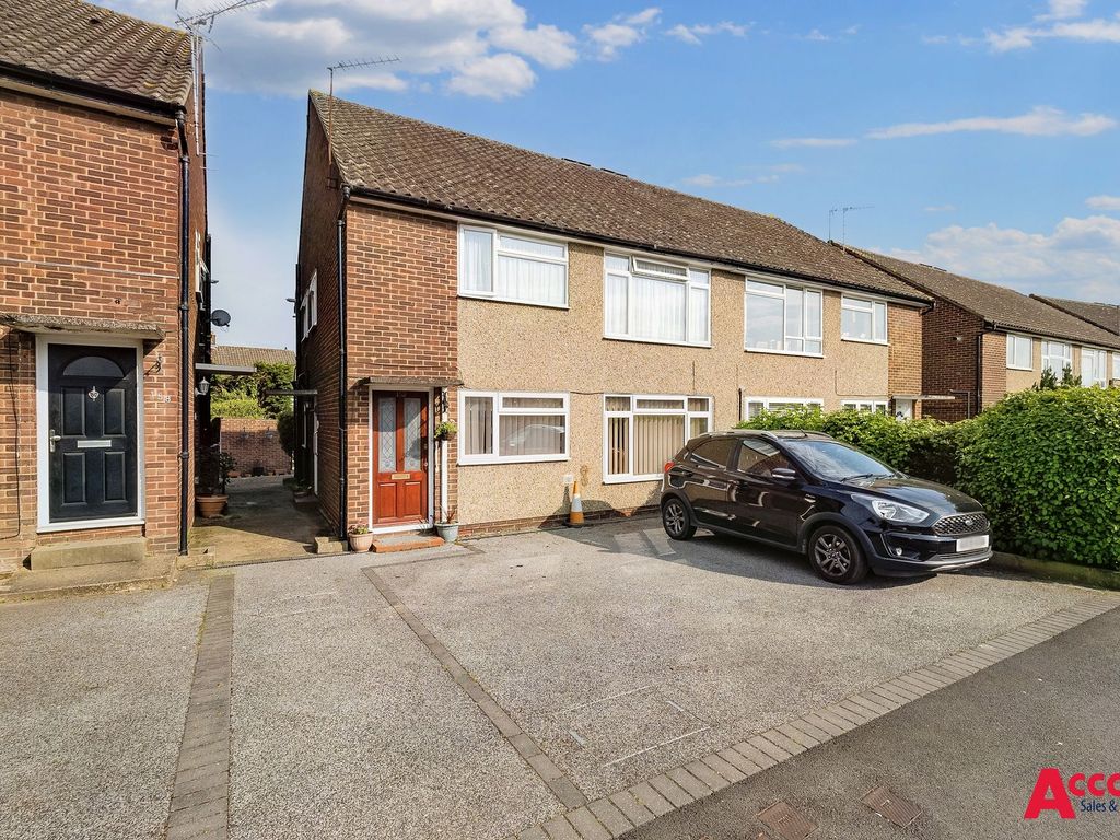 2 bed for sale in Marlborough Gardens, Upminster RM14, £