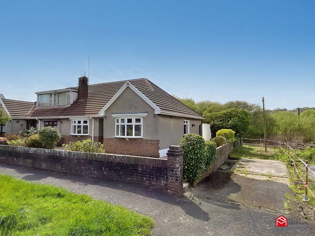 3 bed semidetached bungalow for sale in Alma Road, Maesteg, Bridgend