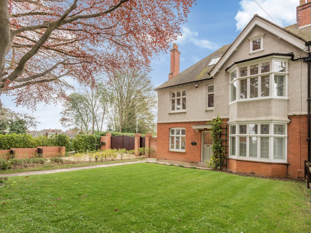 4 bed semidetached house for sale in Wellington Road, Raunds, Wellingborough NN9 Zoopla