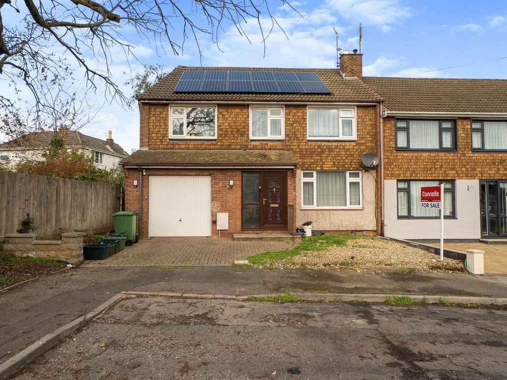 4 bed semidetached house for sale in Earlstone Close, Longwell Green