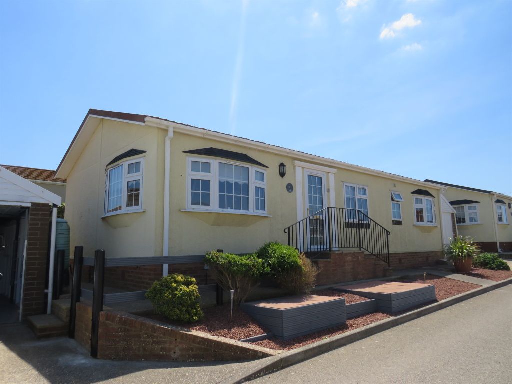 2 bed mobile/park home for sale in Newhaven Heights, Court Farm Road
