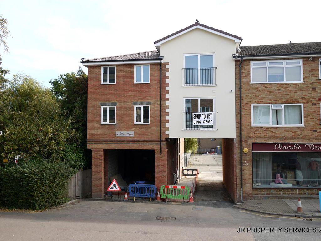 1 bed flat to rent in Station Road, Cuffley, Potters Bar EN6, £1,000