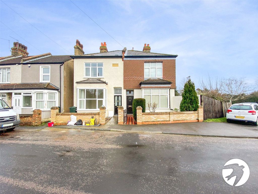 3 bed semidetached house to rent in Heathclose Road, Dartford DA1 Zoopla