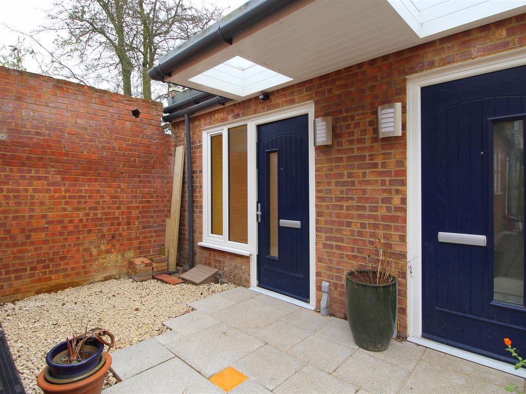 1 bed flat to rent in Padna Mews, Hatfield Road, St Albans, Herts AL1