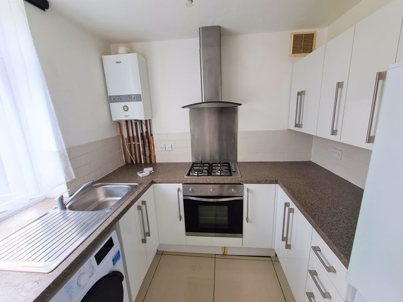 2 bed flat to rent in Frith Hill Road, Godalming GU7 Zoopla