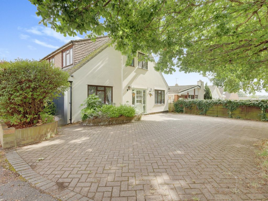 4 bed detached house for sale in Nobles Green Road, LeighOnSea SS9, £