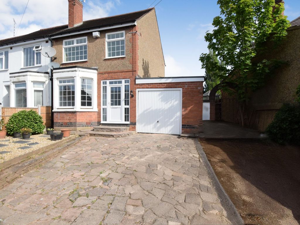 3 bed end terrace house for sale in Lincroft Crescent, Chapelfields