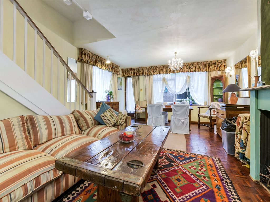 4 bed terraced house to rent in Graham Terrace, Sloane Square, London