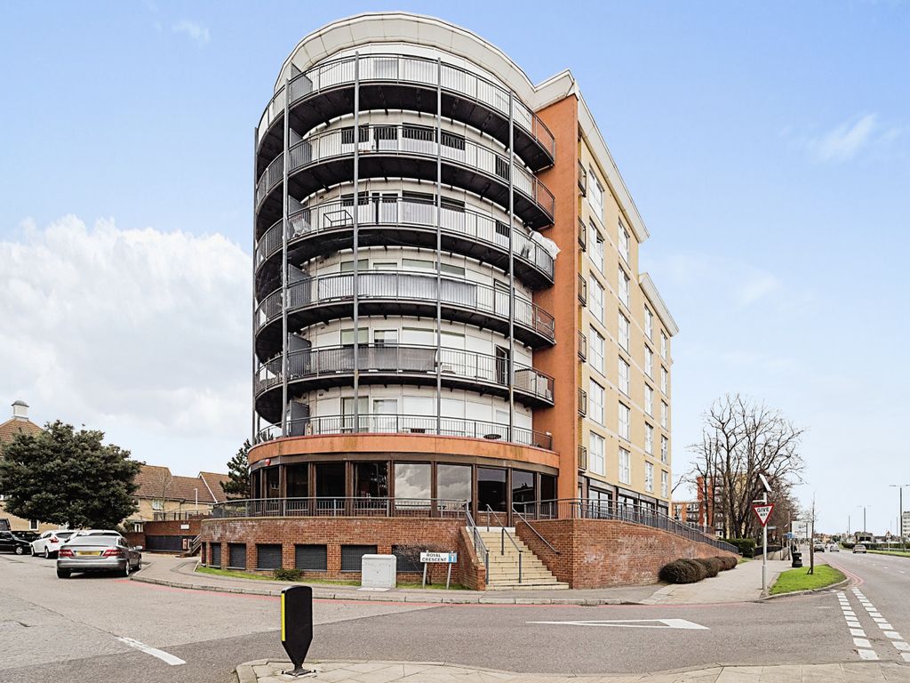 2 bed flat for sale in Royal Crescent, Ilford IG2 Zoopla