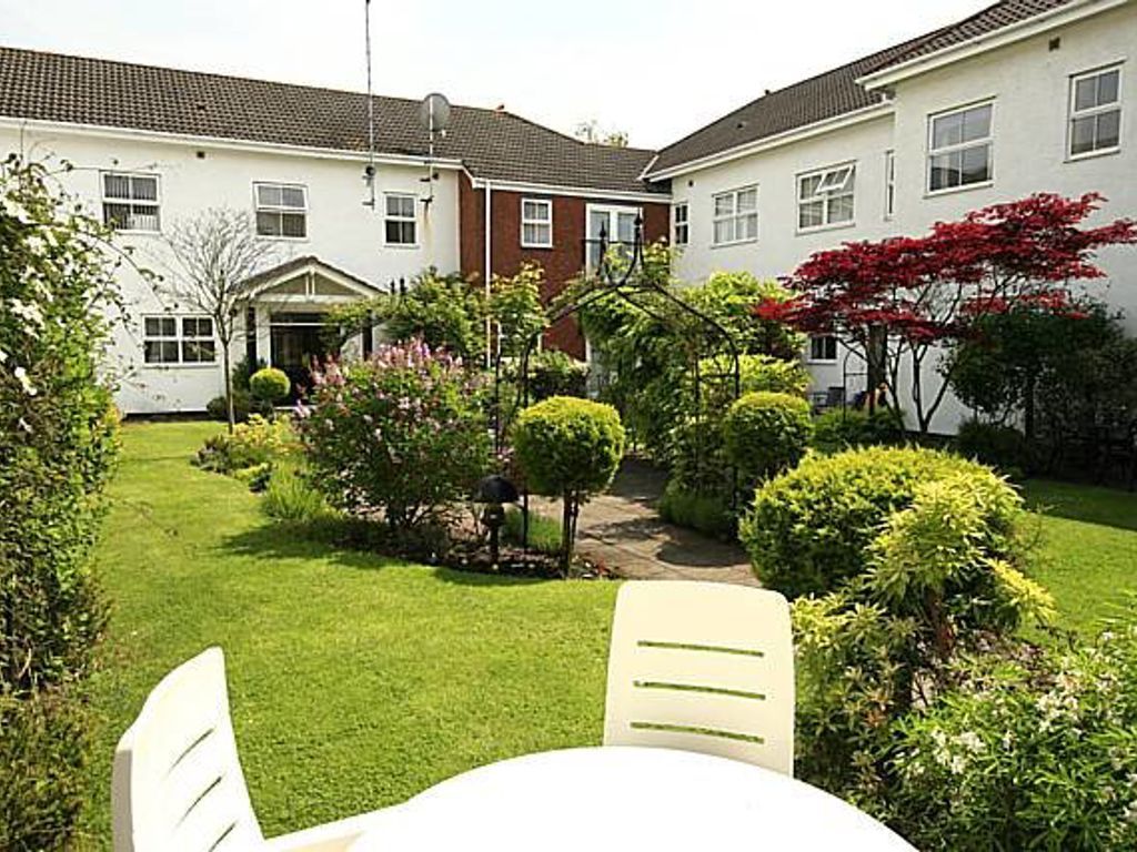 2 bed flat to rent in Bamford Mews, Norden Road, Rochdale OL11 Zoopla