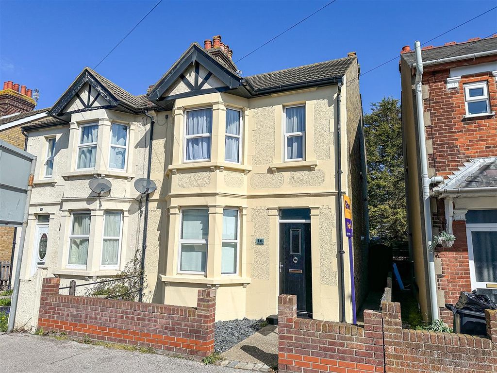2 bed semidetached house for sale in London Road, ClactonOnSea CO15