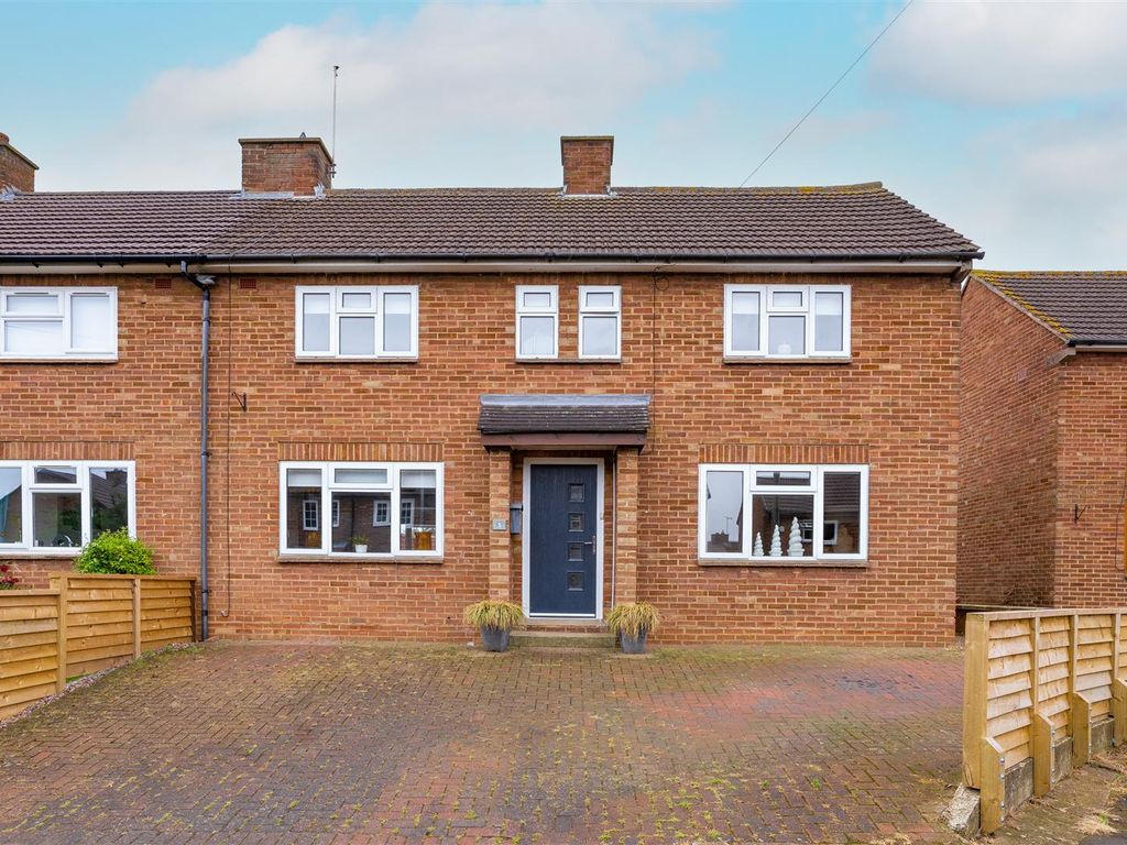 3 bed semidetached house for sale in Roberts Street, Bozeat