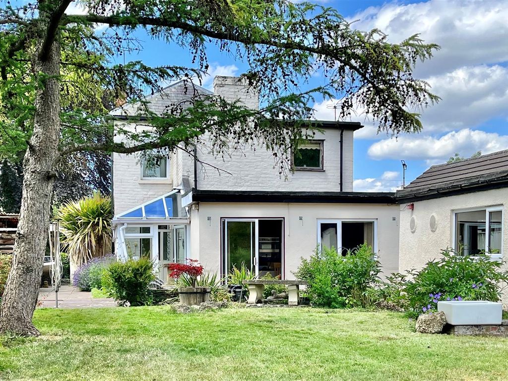 3 bed detached house for sale in Stroud Road, Linden, Gloucester GL1