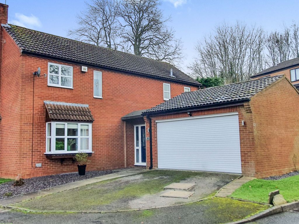 4 bed detached house for sale in Brookfield Close, Hunt End, Redditch