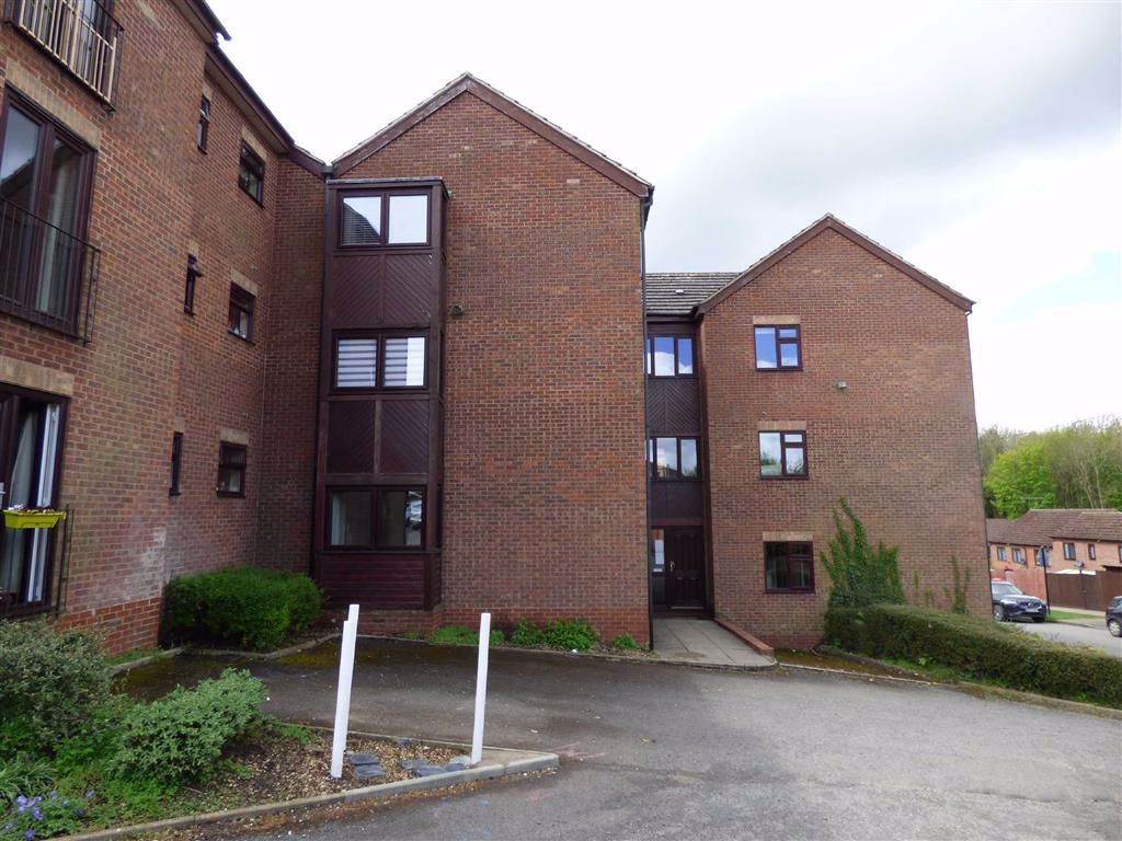 1 bed flat for sale in Winston Close, Woodford Halse, Northants NN11