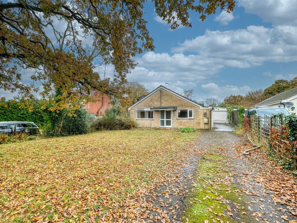 3 bed bungalow for sale in Wood Lane, Astwood Bank, Redditch B96, £