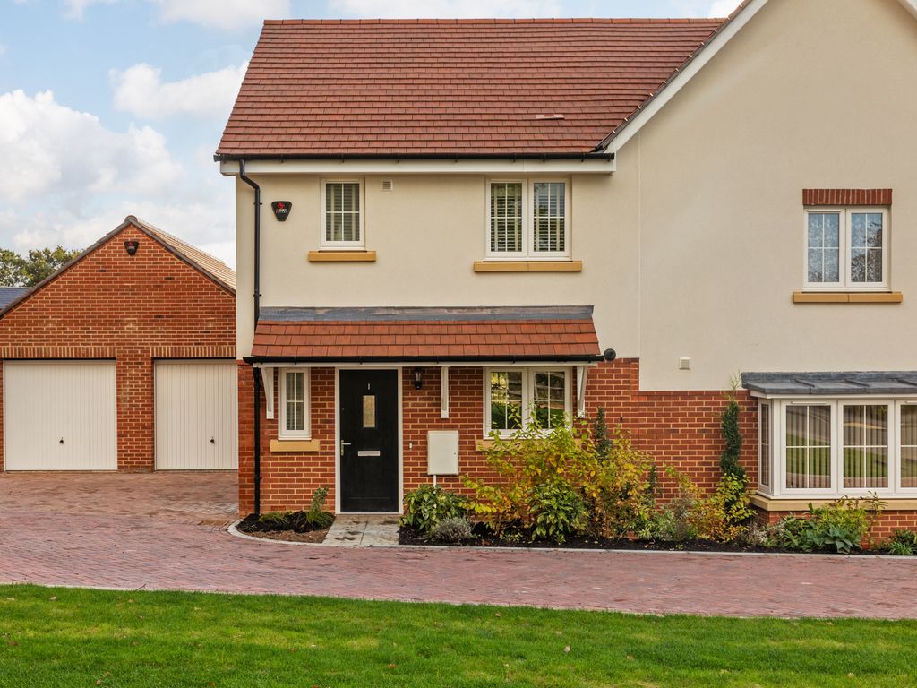 3 bed semidetached house to rent in Hammerton Road, Waltham