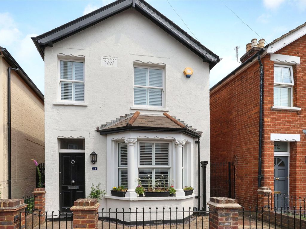 3 bed detached house for sale in Oakdale Road, Weybridge, Surrey KT13