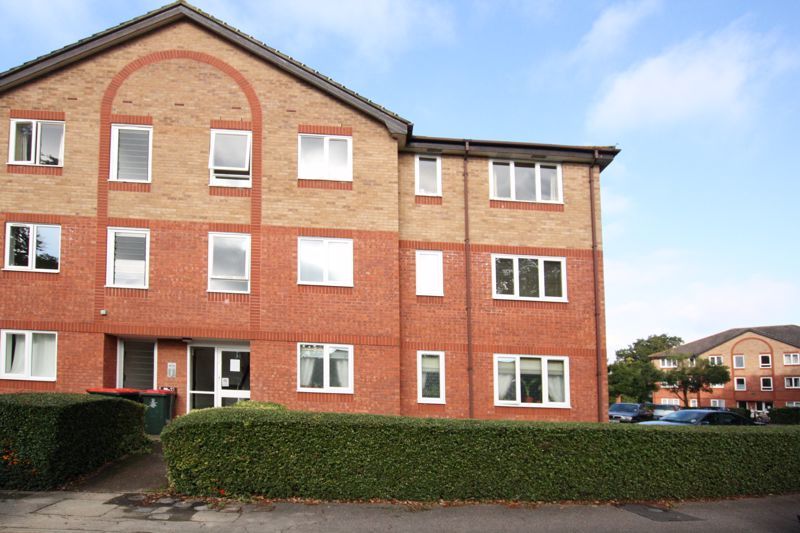 1 bed flat to rent in Chetwood Road, Crawley RH11, £950 pcm Zoopla