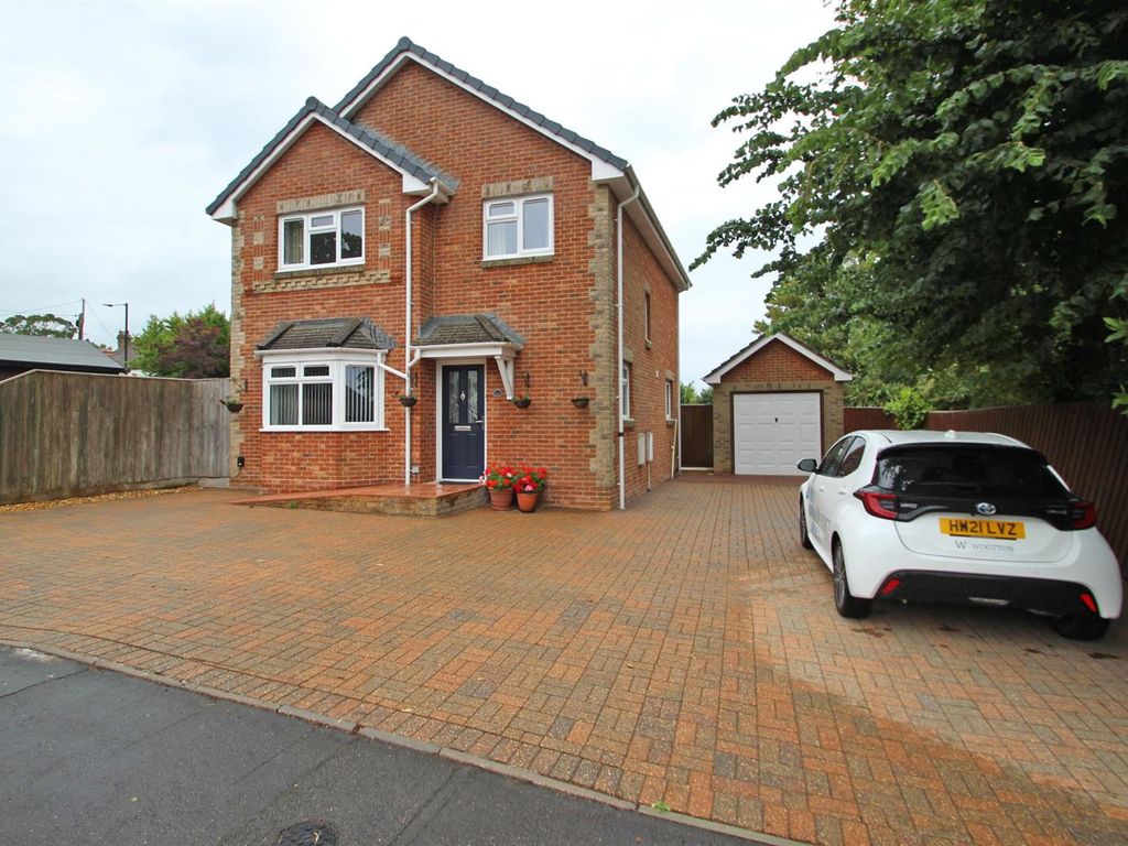 4 bed detached bungalow for sale in Fernside Way, Wootton Bridge, Ryde