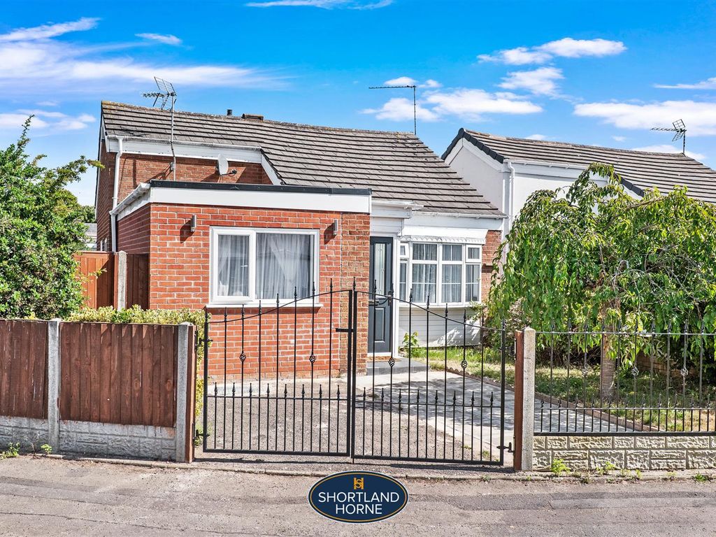 3 bed detached bungalow for sale in Abergavenny Walk, Willenhall