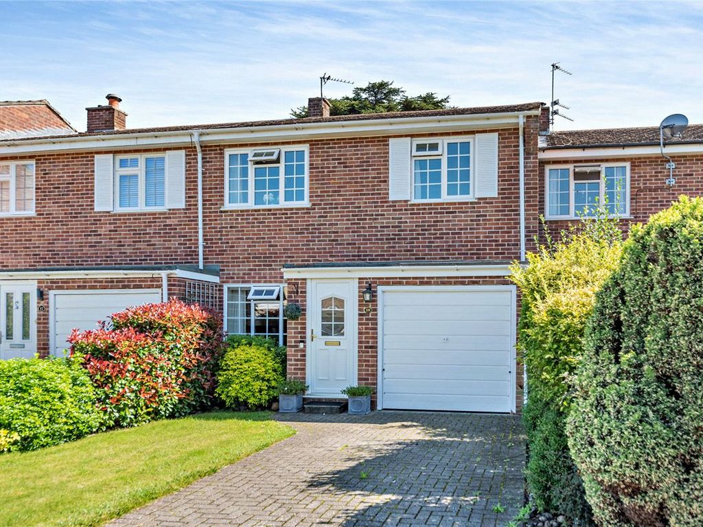 3 bed terraced house for sale in Speen Lodge Court, Speen, Newbury