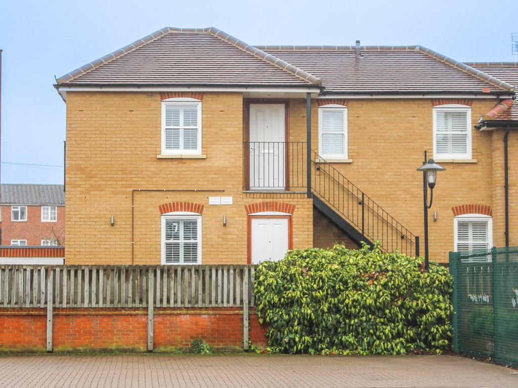 1 bed flat to rent in Hummer Road, Egham TW20 Zoopla
