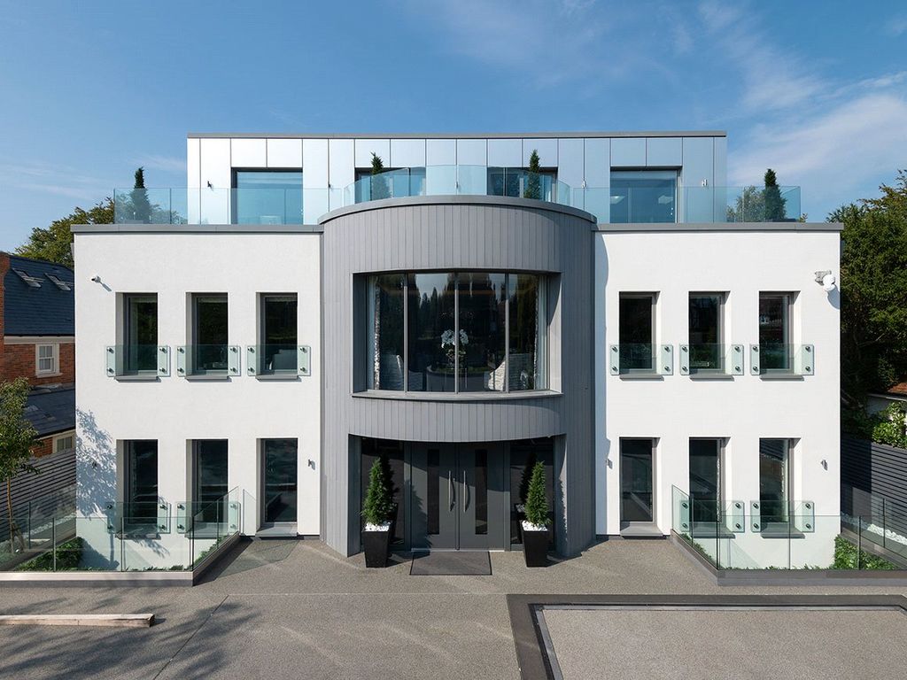 5 bed detached house for sale in Westfield Road, Beaconsfield HP9, £