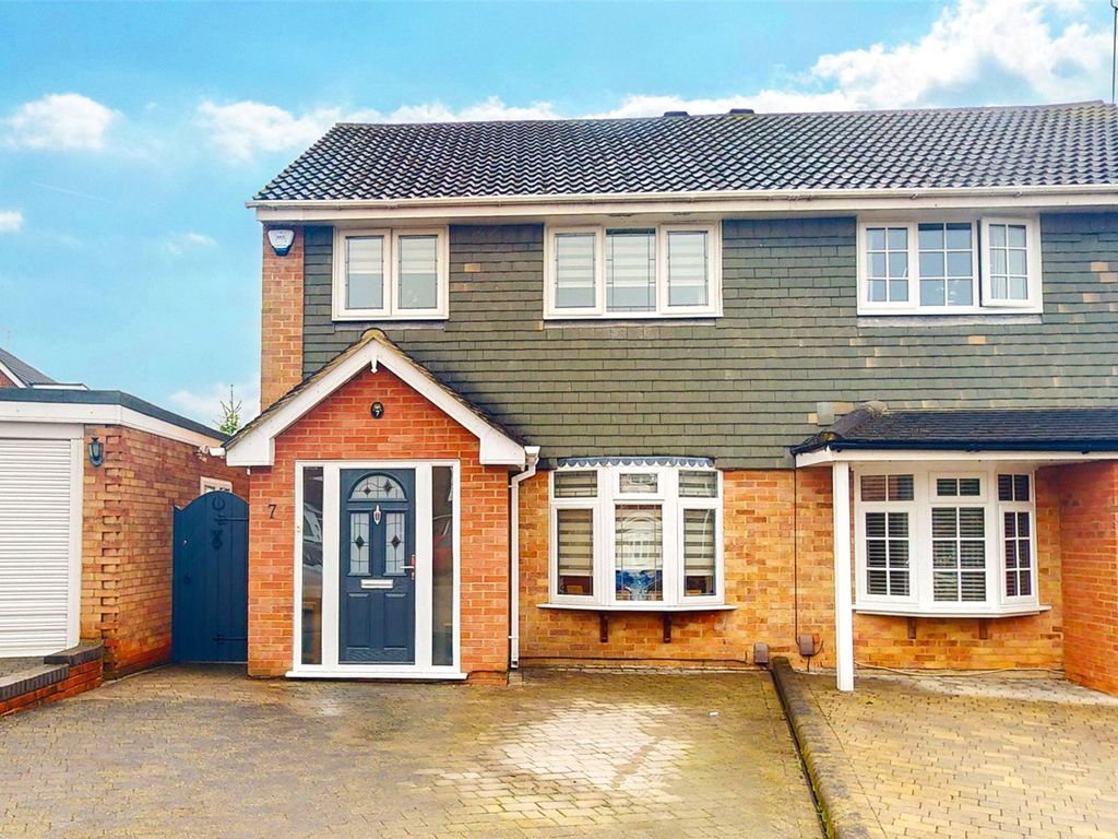 3 bed semidetached house for sale in Challock Lees, Basildon, Essex