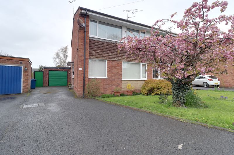 3 bed semidetached house for sale in Manor Farm Crescent, Burton Manor