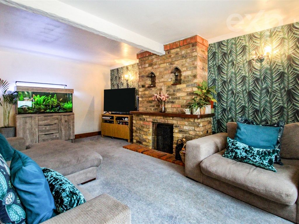 3 bed semidetached house for sale in Hever Avenue, West Kingsdown, Sevenoaks TN15 Zoopla