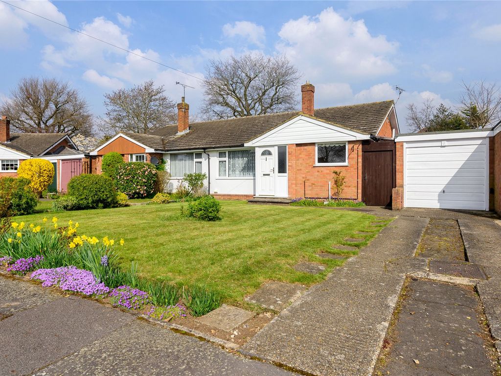 2 bed bungalow for sale in Riverdale Drive, Woking GU22 Zoopla