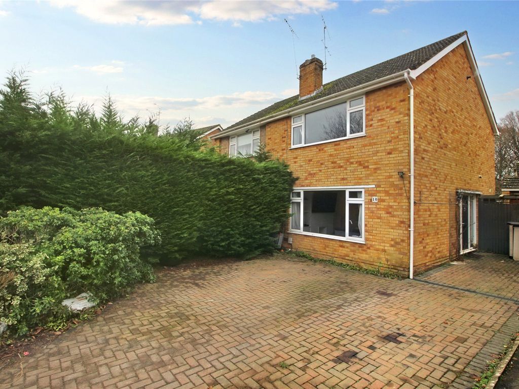 3 bed semidetached house for sale in Oakwood, Church Crookham, Fleet, Hampshire GU52, £400,000