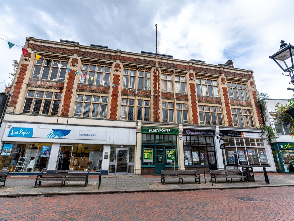 1 bed flat to rent in Faraday House, High Street, Rochester, Kent ME1