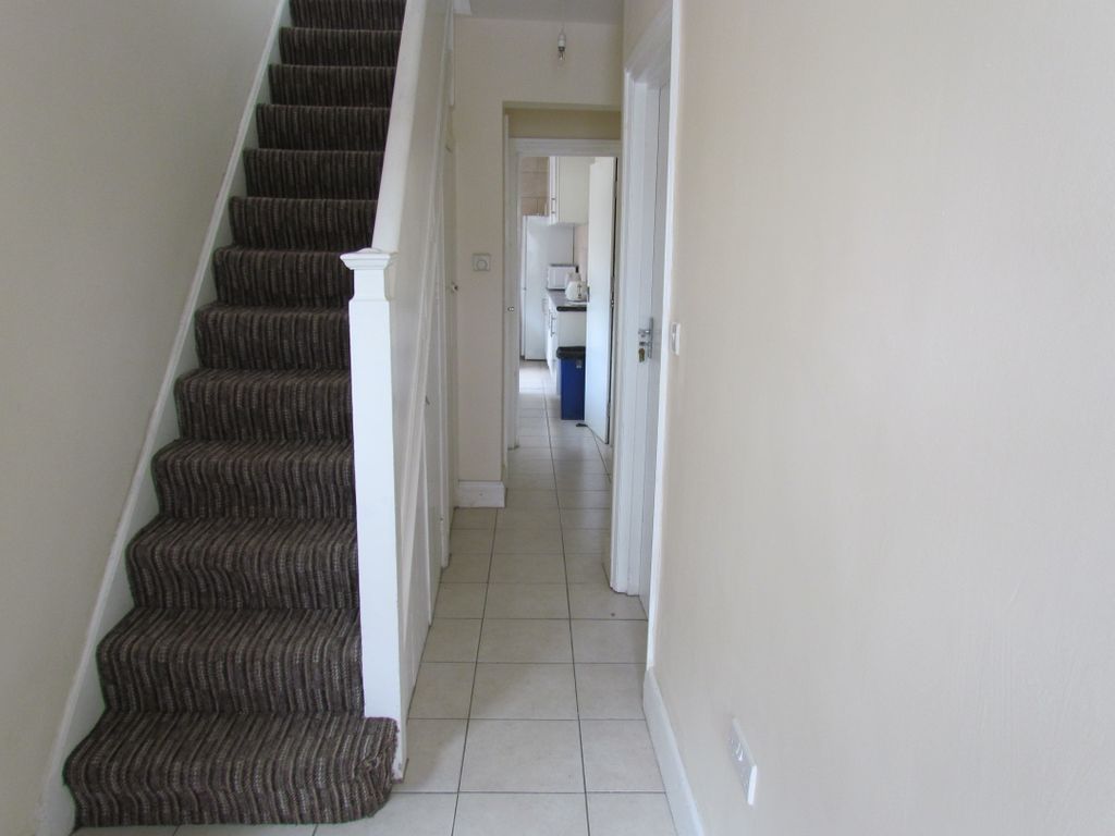 Room to rent in Mornington Crescent, Cranford TW5, £650 pcm Zoopla