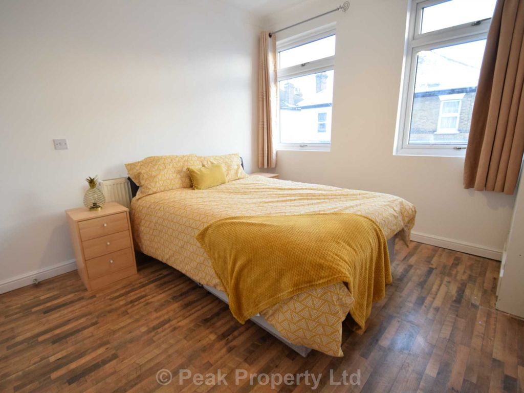 7 bed shared to rent in Queens Road, Southend On Sea SS1