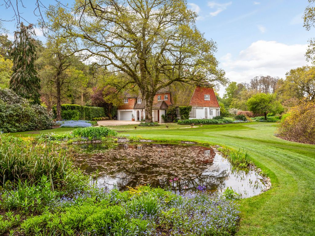 6 bed detached house for sale in Pond Lane, Churt, Farnham GU10, £