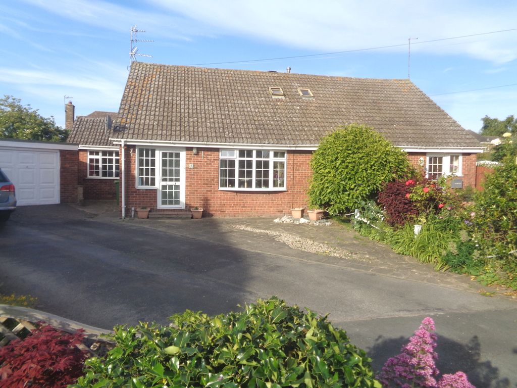 3 bed semidetached bungalow for sale in Harthill Avenue, Leconfield
