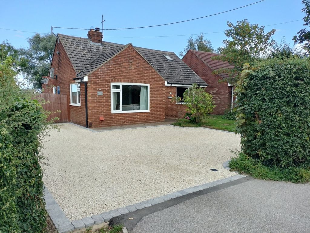 3 bed detached bungalow for sale in Fiskerton Road, Lincoln