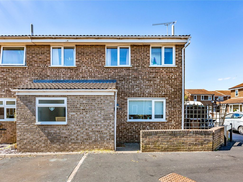 3 bed semidetached house for sale in Petunia Crescent, Chelmsford