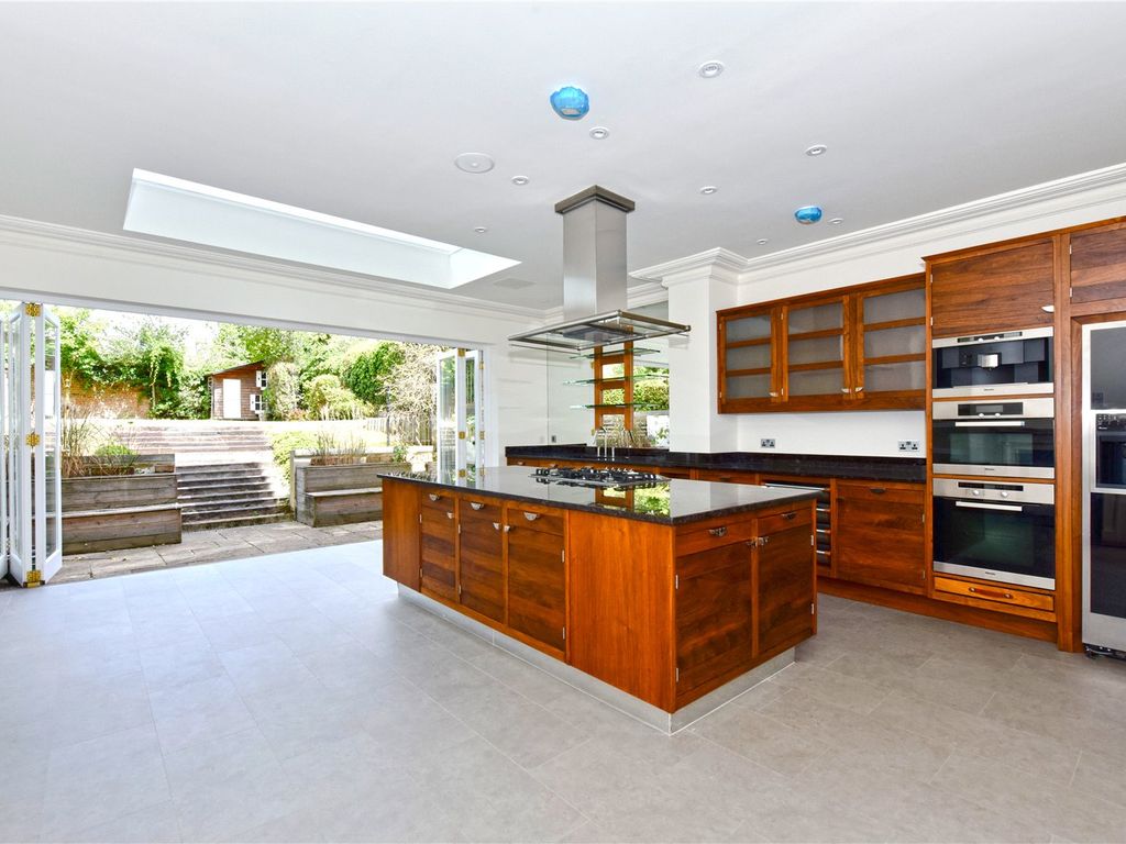 5 bed semidetached house to rent in Claremont Road, Windsor, Berkshire