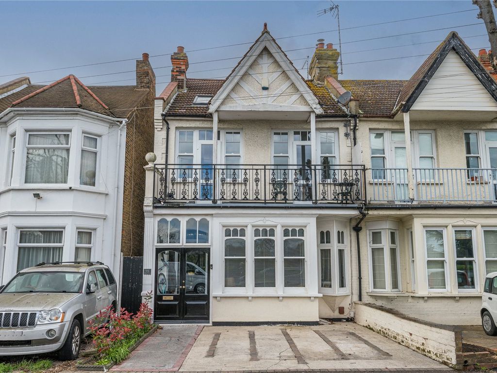 4 bed end terrace house for sale in Kensington Road, Southchurch Park