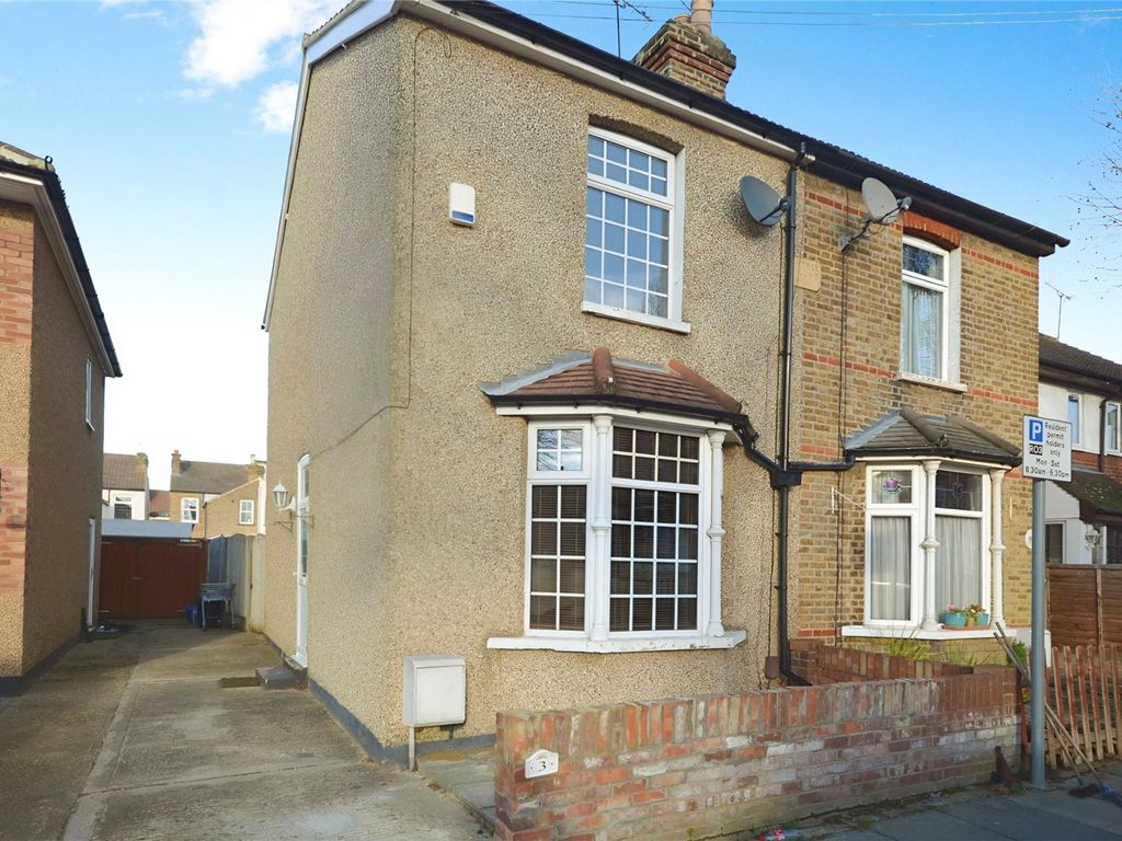 2 bed semidetached house to rent in Clifton Road, Hornchurch, Essex
