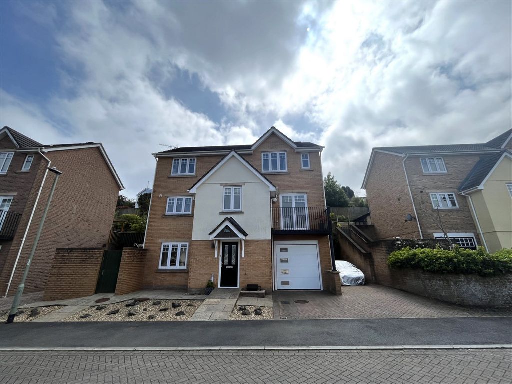 5 bed detached house for sale in Sandford View, Newton Abbot TQ12 Zoopla