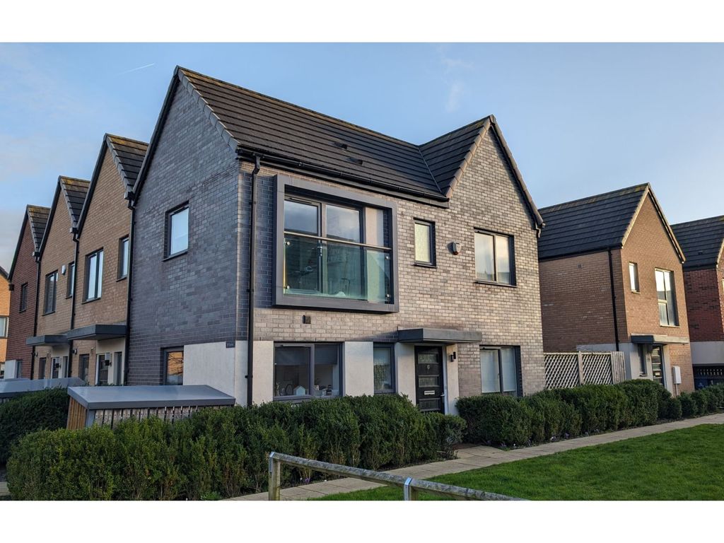 2 bed end terrace house for sale in Farrier Close, Doncaster DN1, £