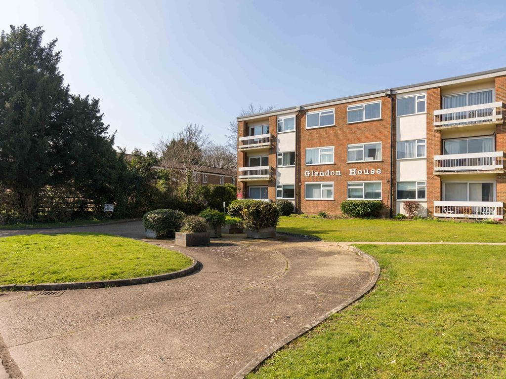 2 bed flat for sale in Brighton Road, Glendon House Brighton Road RH10