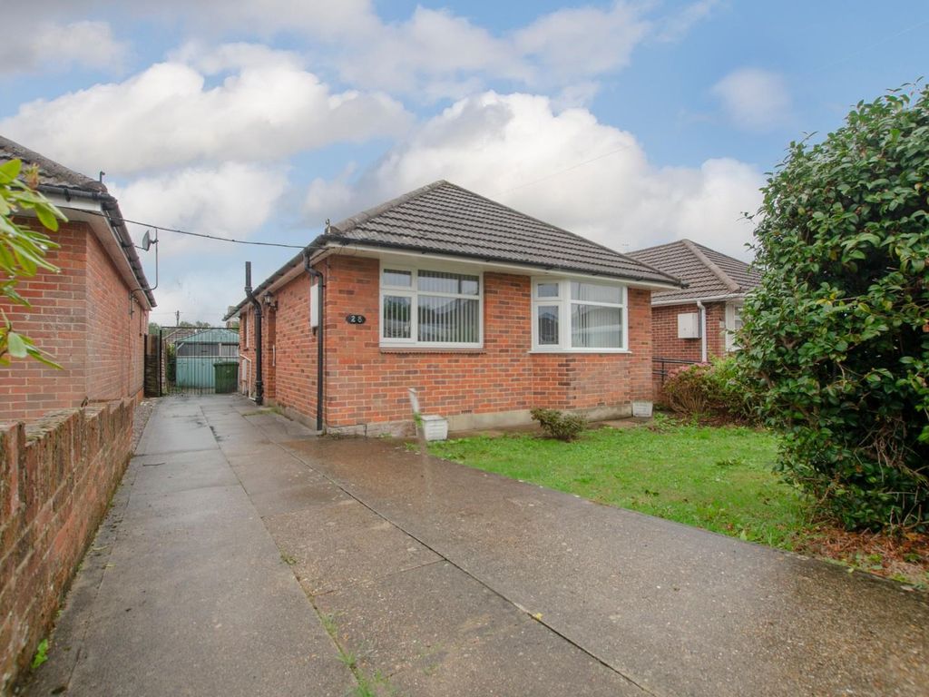 2 bed detached bungalow for sale in Chaucer Road, Thornhill Park, Southampton SO19 Zoopla